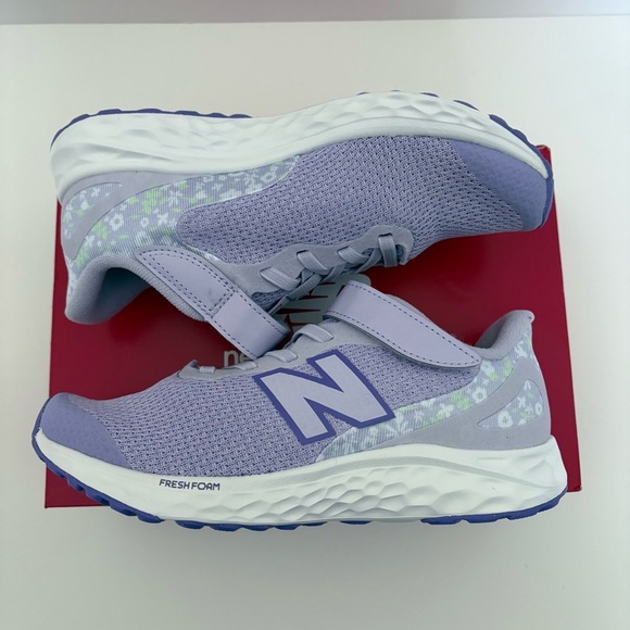 Kids New Balance Fresh Foam Arishi Sneakers Shoes 2 1/2 WIDE Brand New In Box - Picture 2 of 6